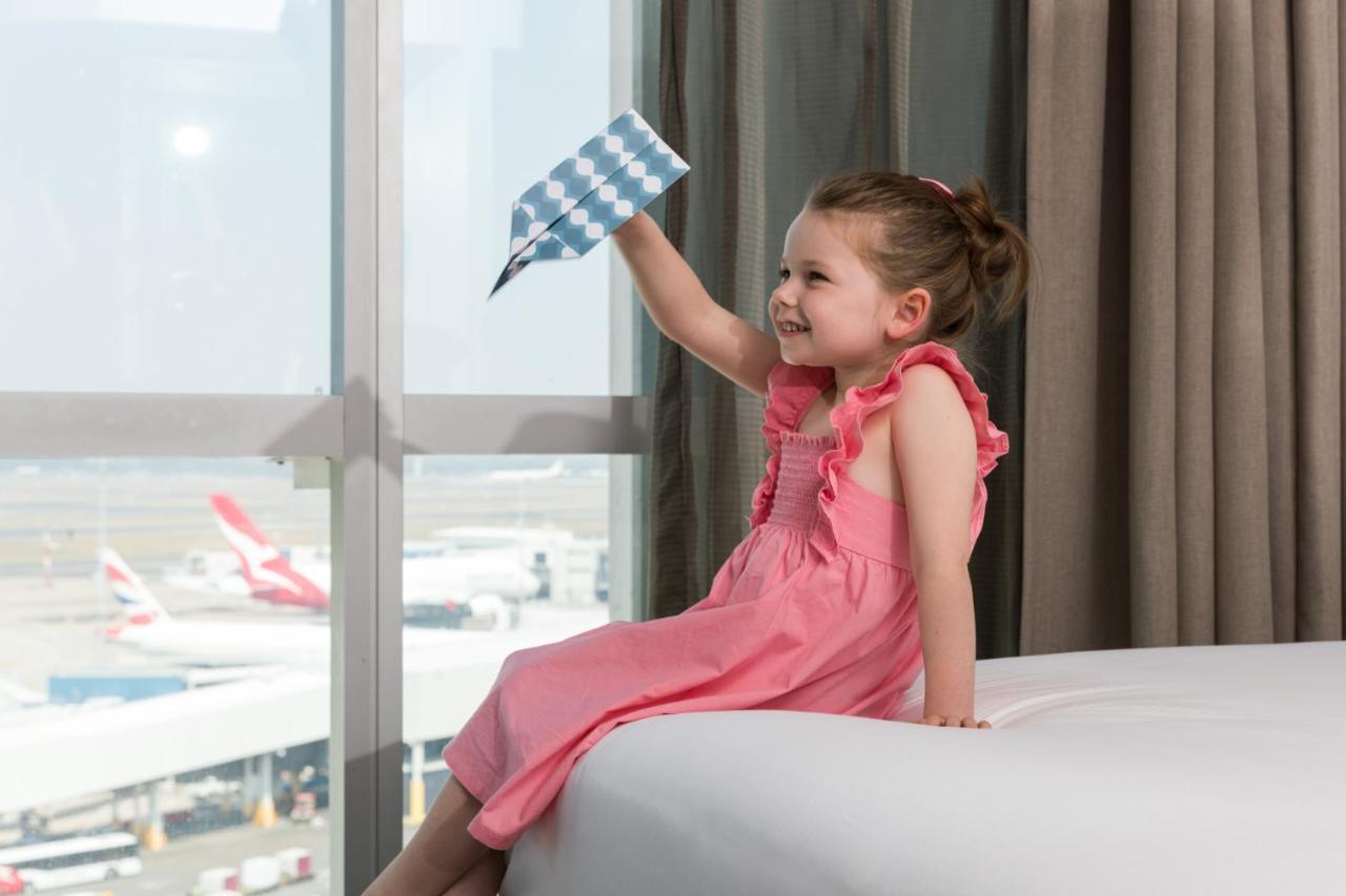 Deluxe Zimmer mit Kingsize-Bett und Blick auf den Flughafen - Paket zur Flugzeugbeobachtung