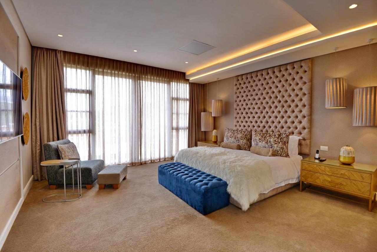 Superior Presidential Penthouse met Privézwembad en Bubbelbad
