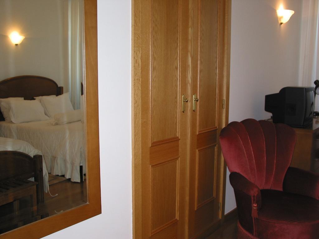 Quarto Familiar (2 Adultos + 1 Criança)