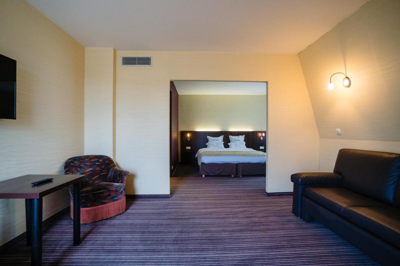 Junior Suite with Spa Bath,1365720977:JPEG