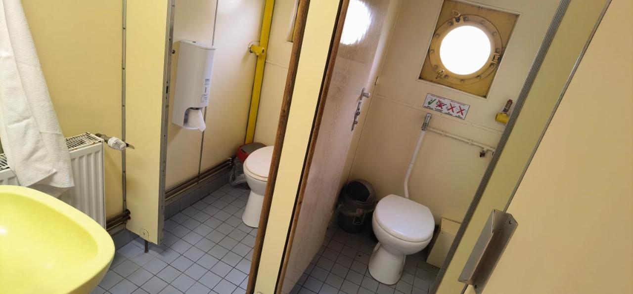 Shipotel Western - Double Cabin with Shared Bathroom