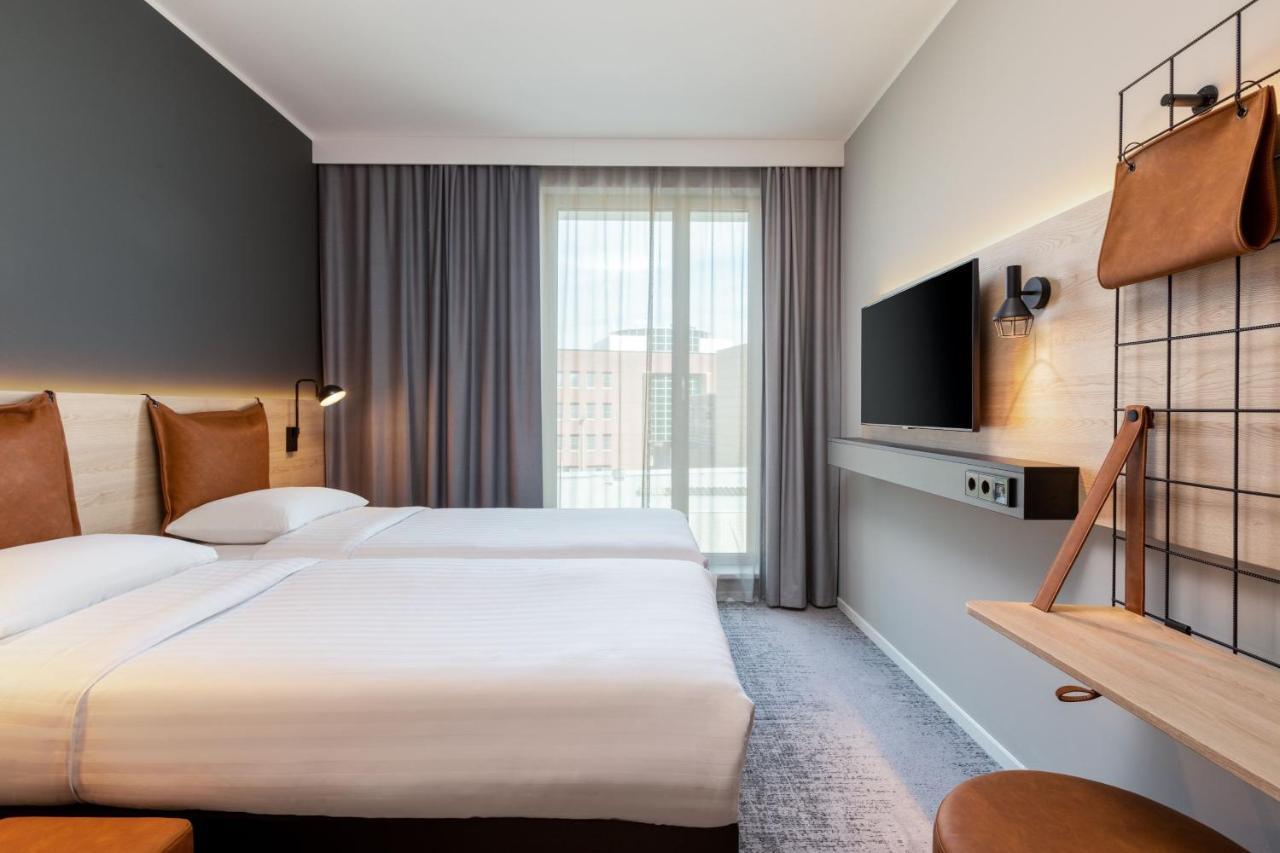 Moxy Twin Room,1366074467:JPEG