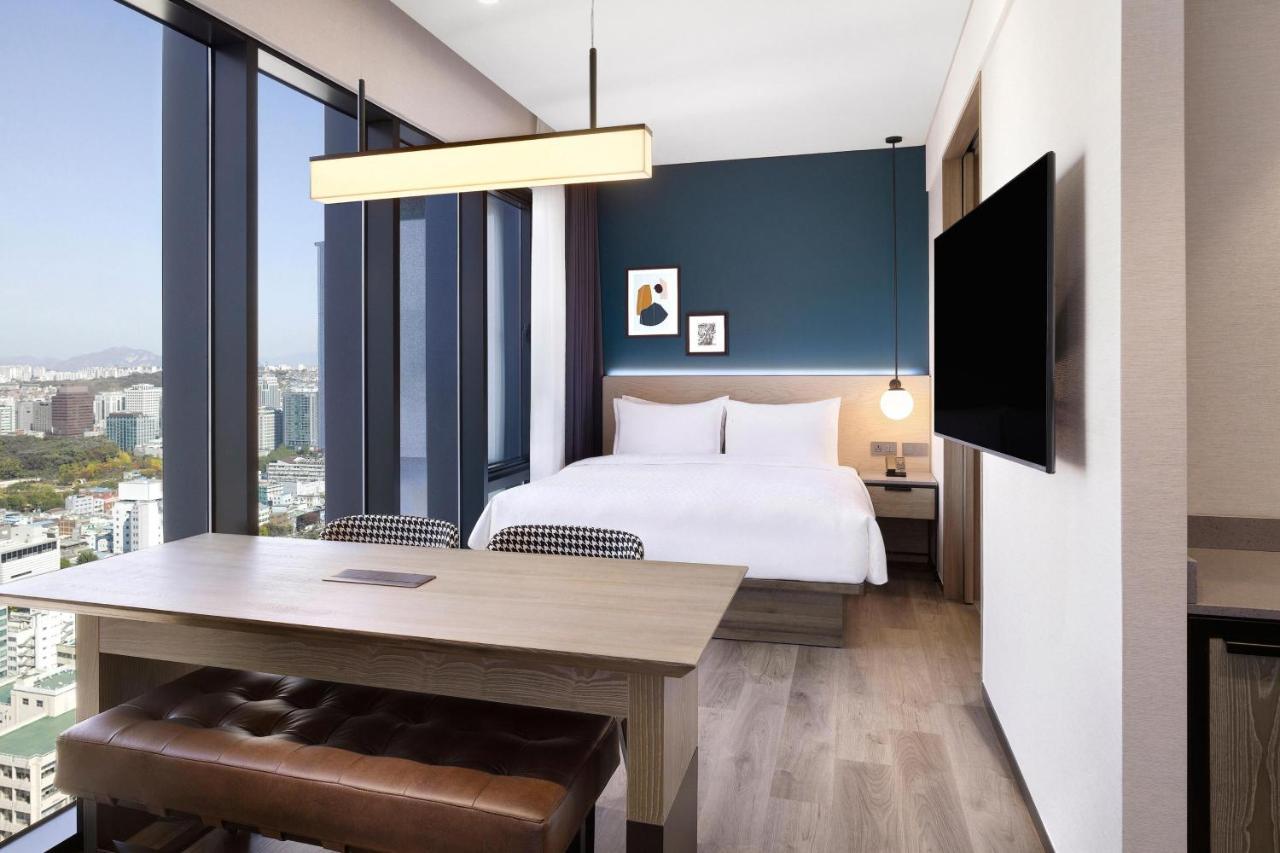 Habitación Doble Deluxe con cama extragrande y vistas a la ciudad