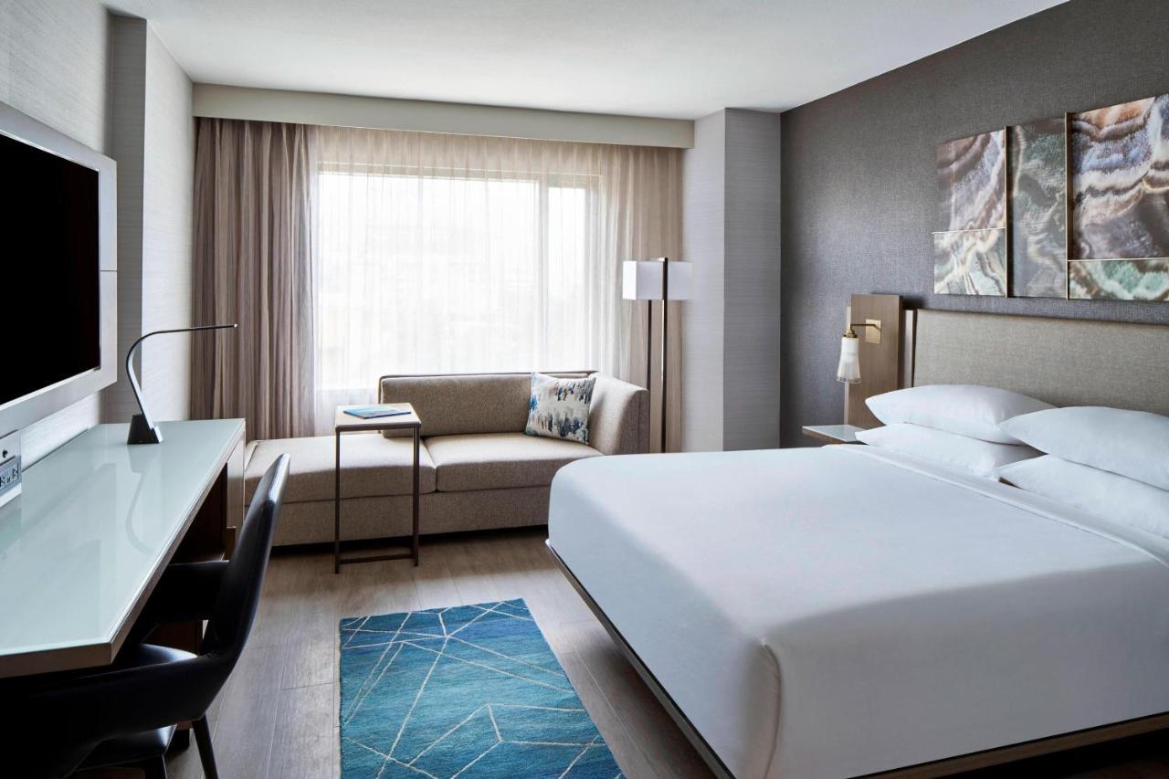 Guest Room, King bed