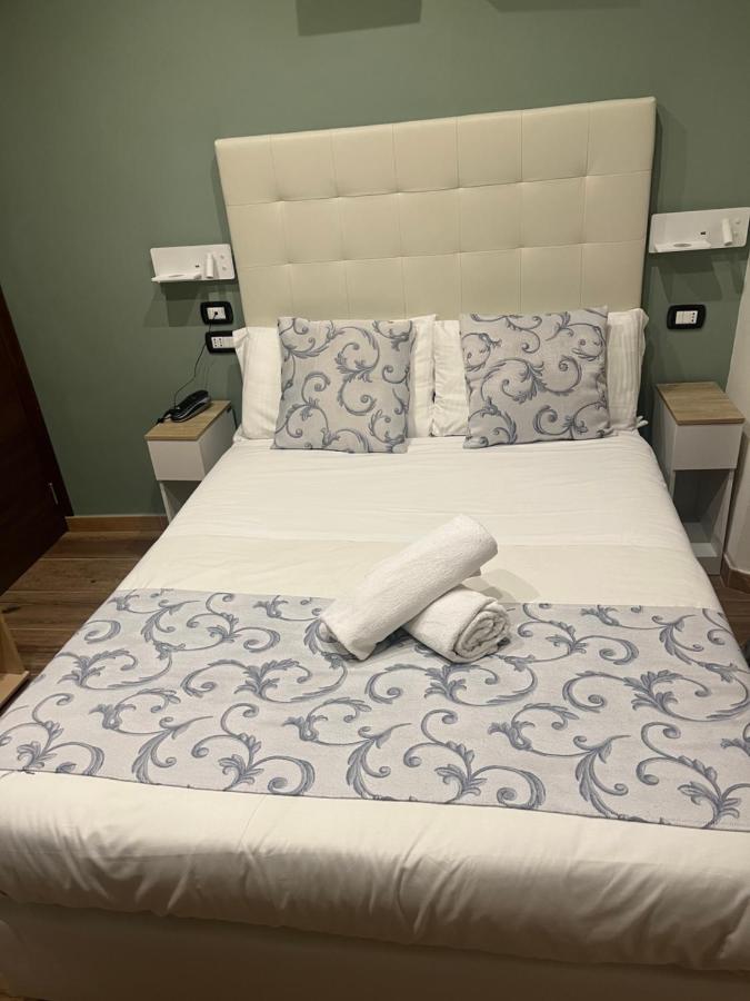 Small Double Room,1368707630:JPEG