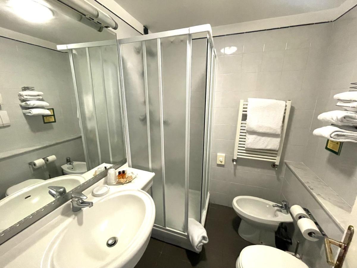 Double or Twin Room,1370733056:JPEG
