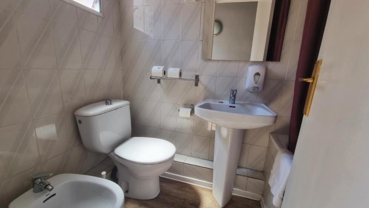 Quarto Duplo com Casa de Banho Privativa