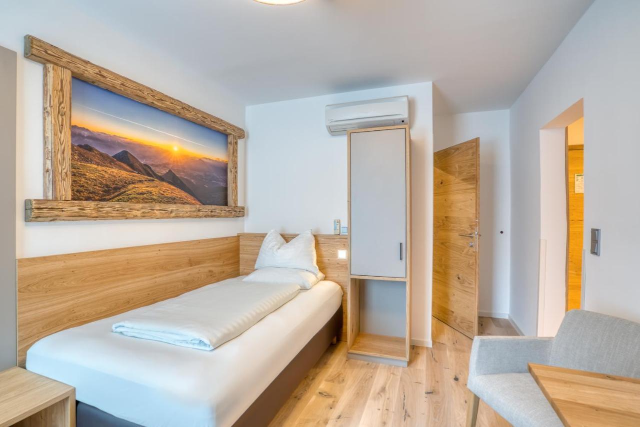 Single Room,557048706:JPEG