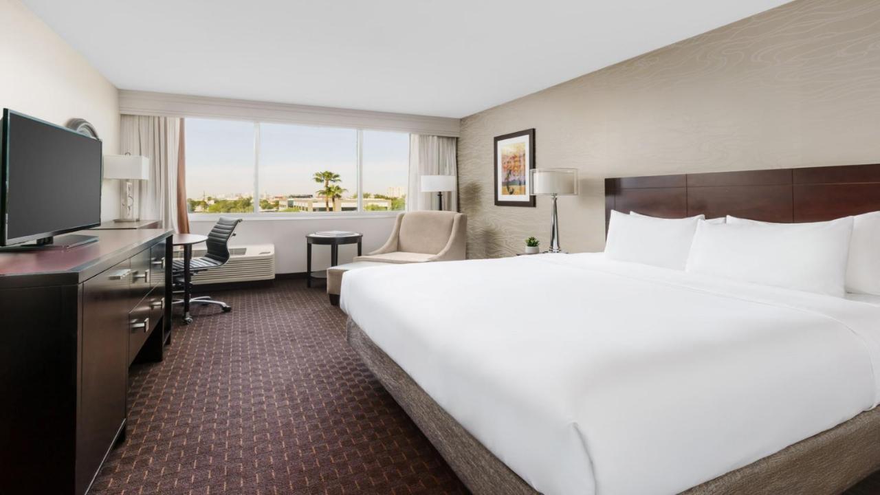 Double Room - Mobility Accessible Tub - Non-Smoking