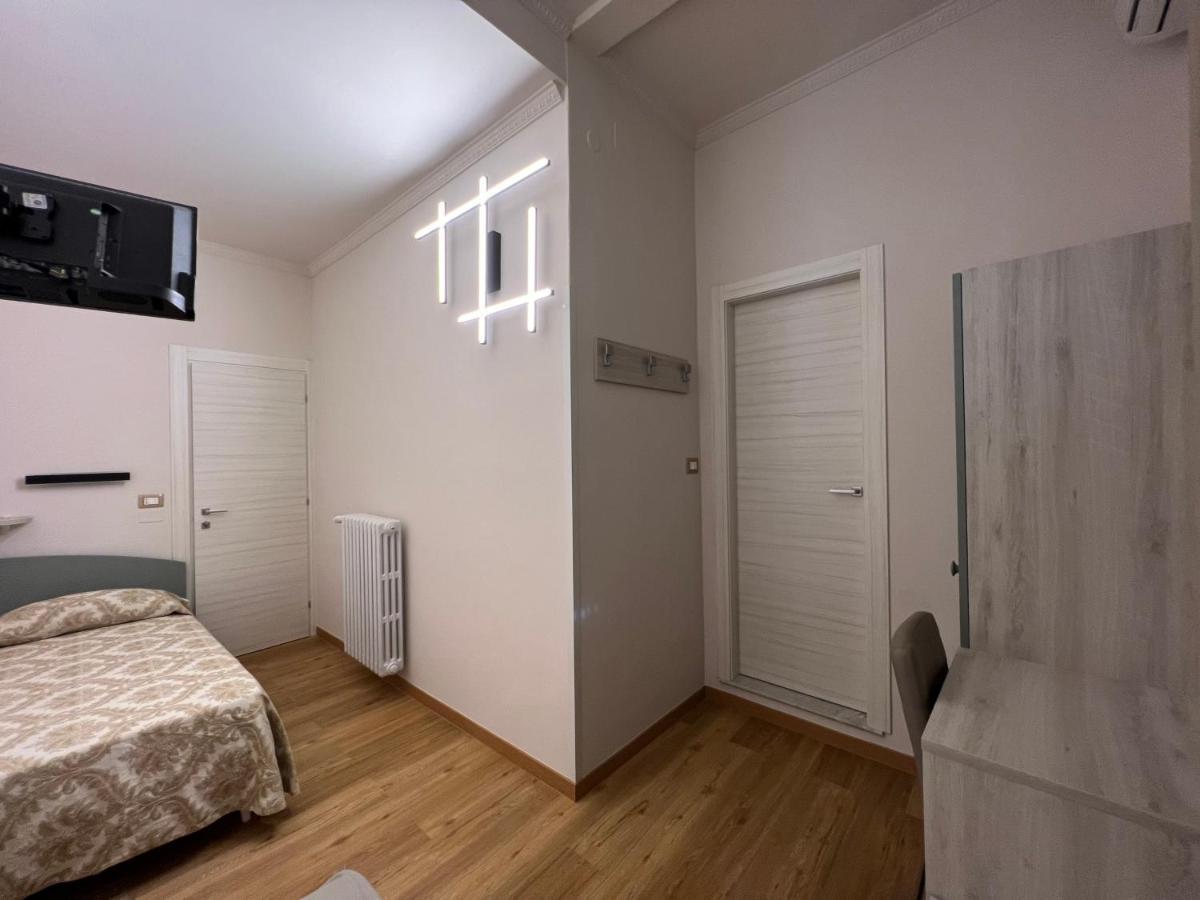Single Room,1378977440:JPEG