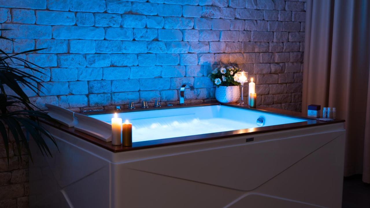 Suite con Vasca Idromassaggio e Patio