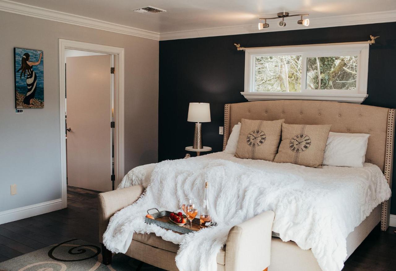Deluxe Suite with Spa Bath