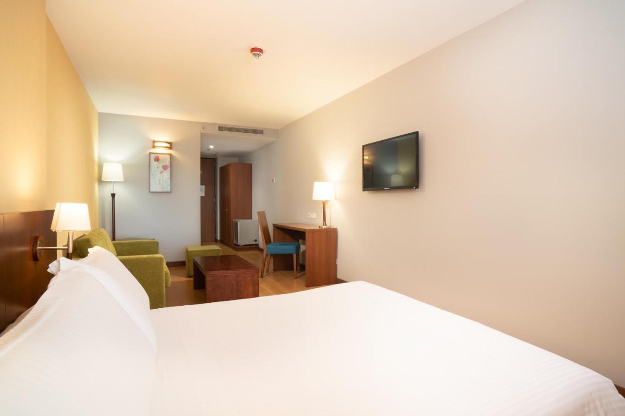 Zimmer mit Kingsize-Bett