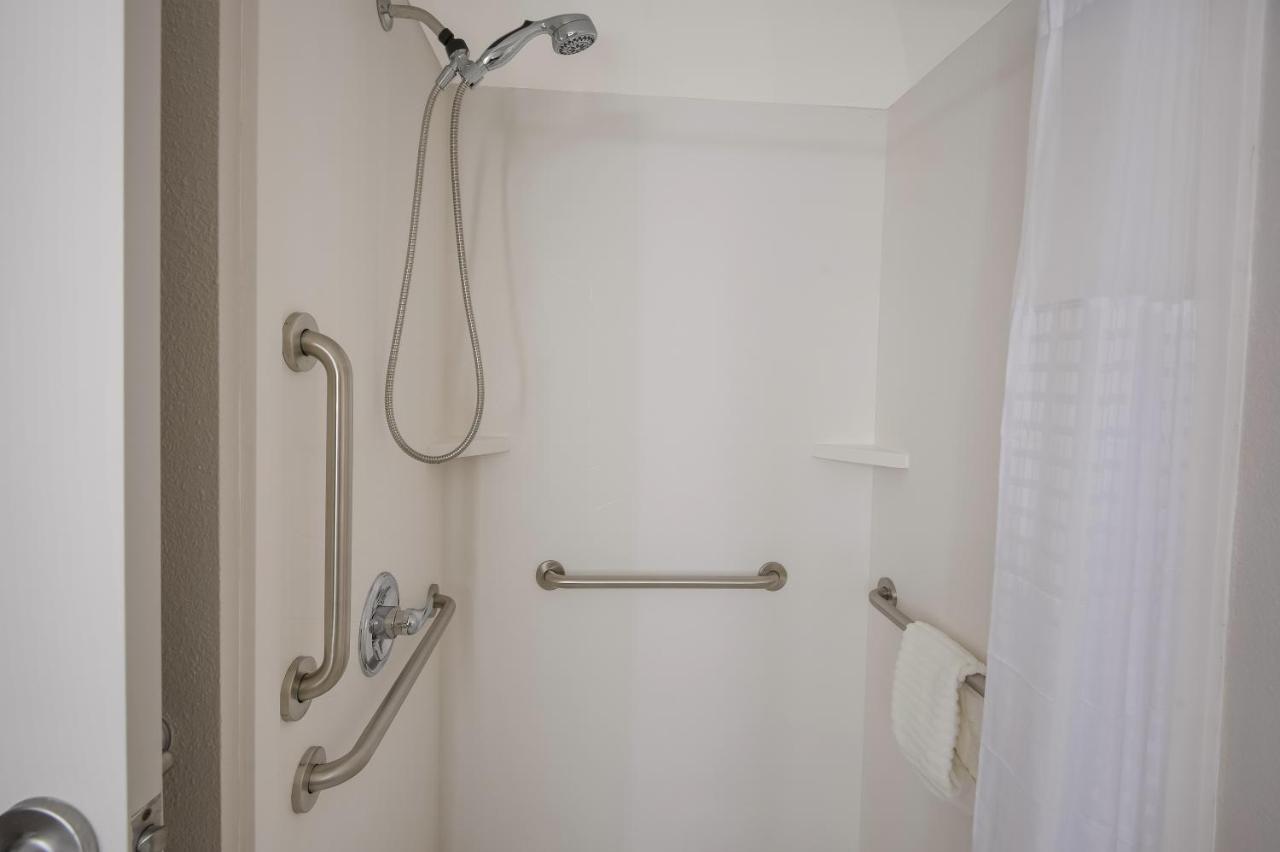 King Room with Bathroom Hand Rails - Non Smoking
