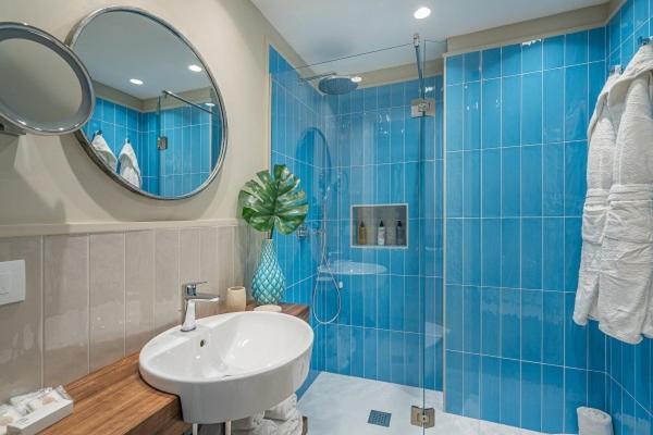 Quarto Deluxe com Cama de Casal ou 2 de Solteiro e Vista da Piscina