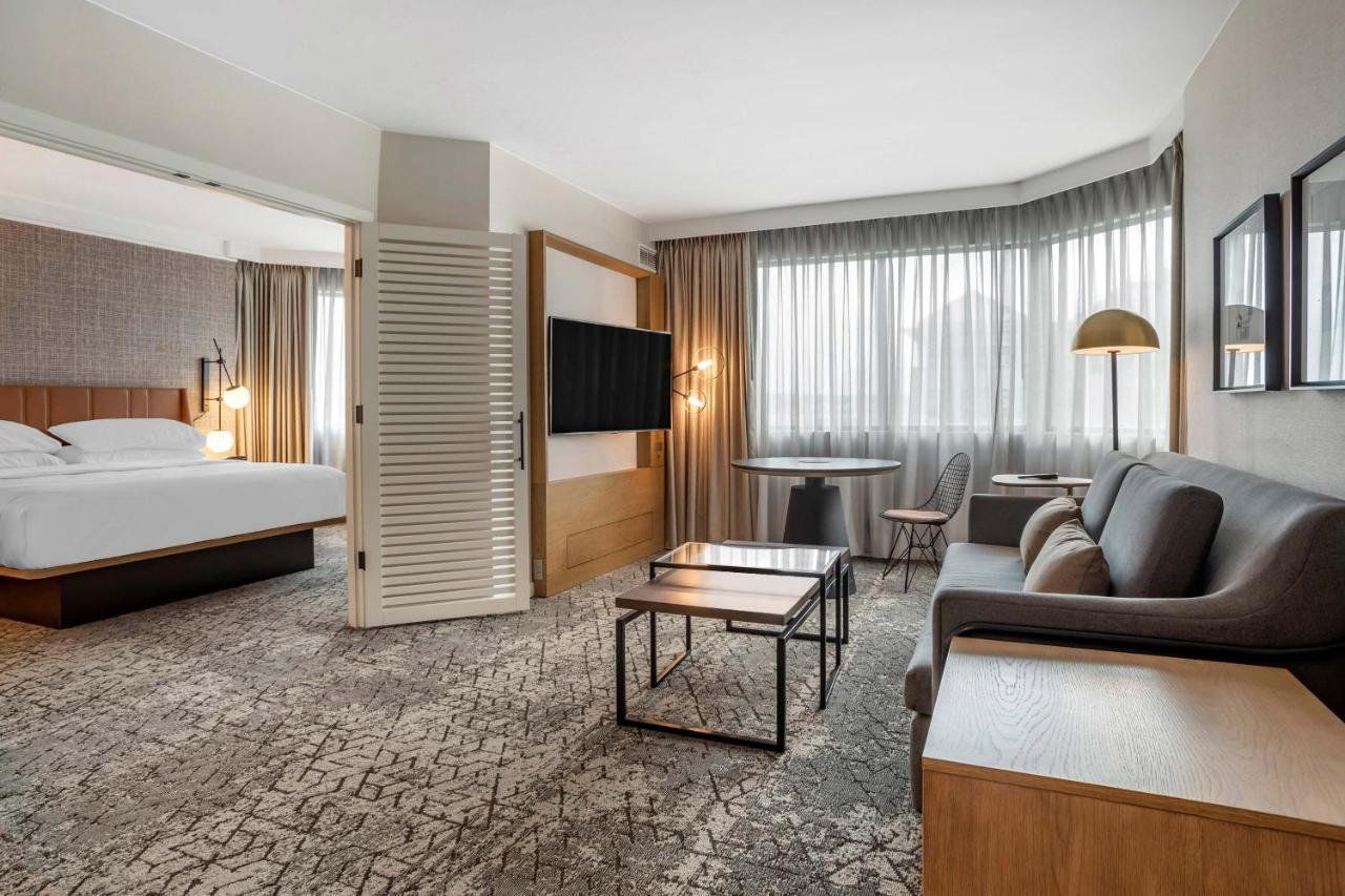 Suite, 1 King, Sofa bed,1385923718:JPEG