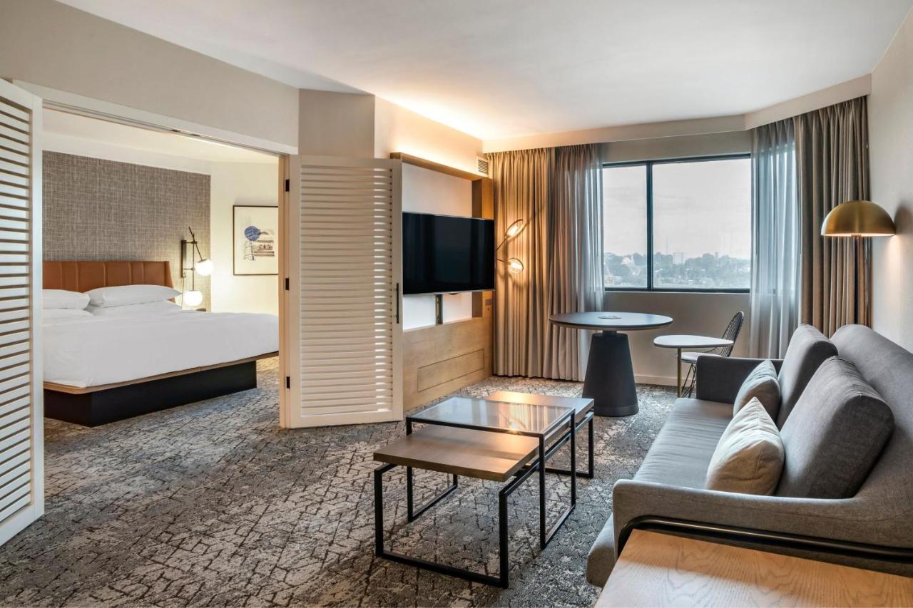 King Suite with Sofa Bed and City View,1382612042:JPEG