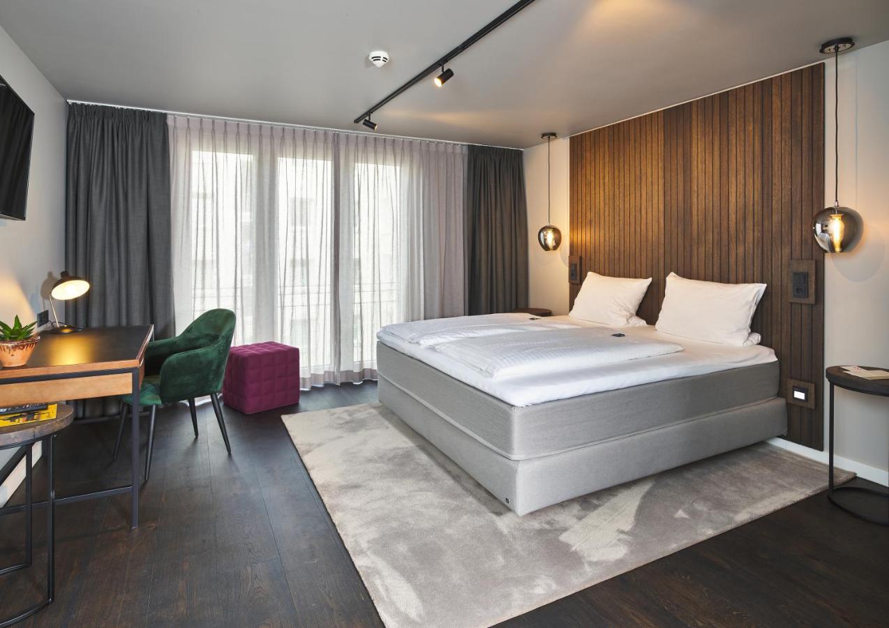 Large Double Room,1382647313:JPEG
