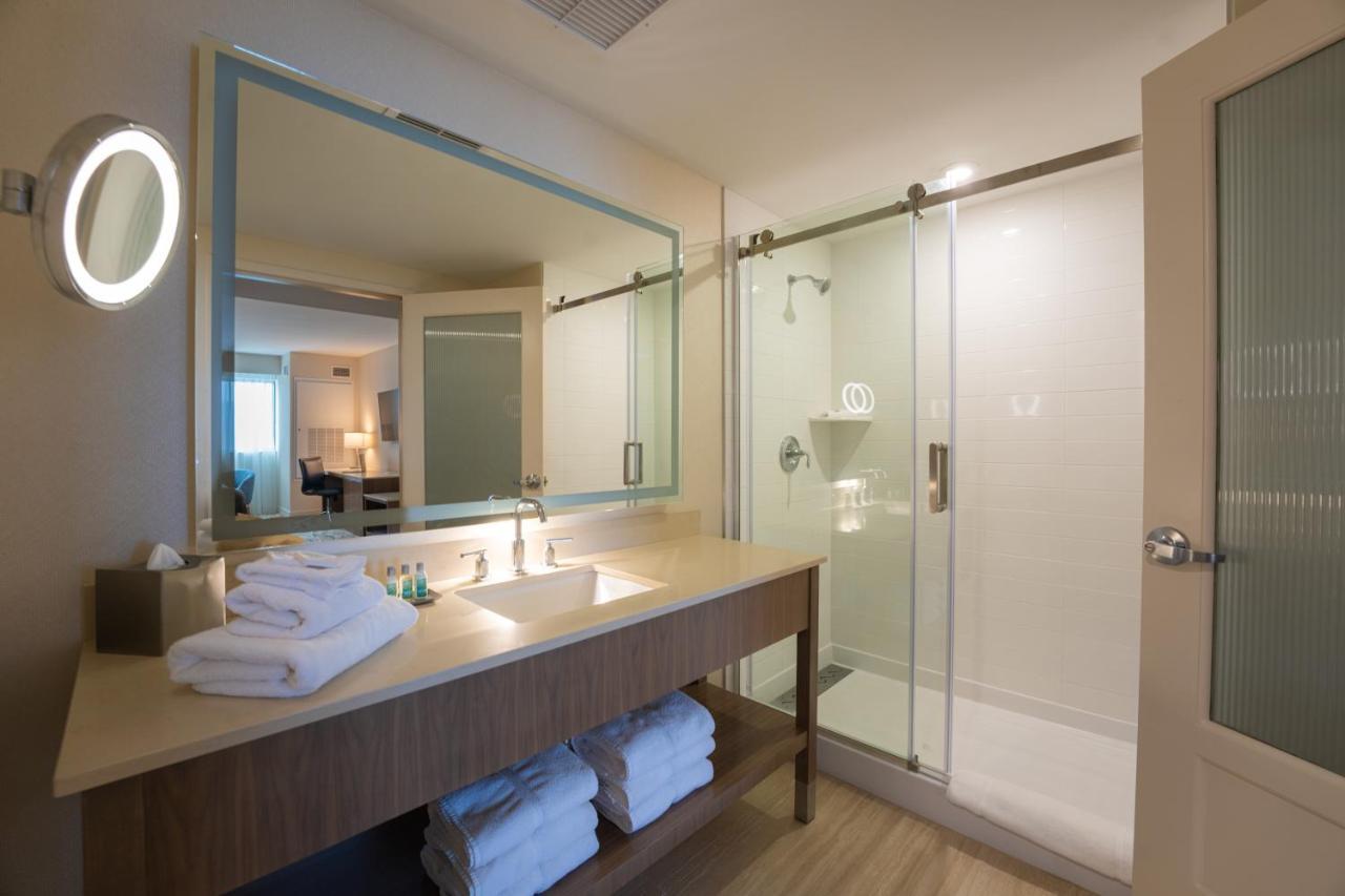 Deluxe Queen Room Accessible with Two Queen Beds – Non-Smoking