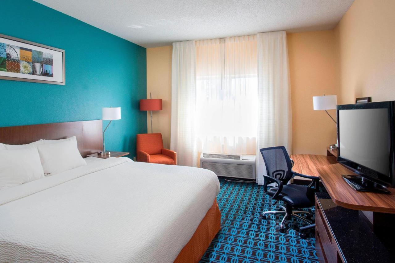 Deluxe King Room with Bathtub - Mobility Access/Hearing Accessible