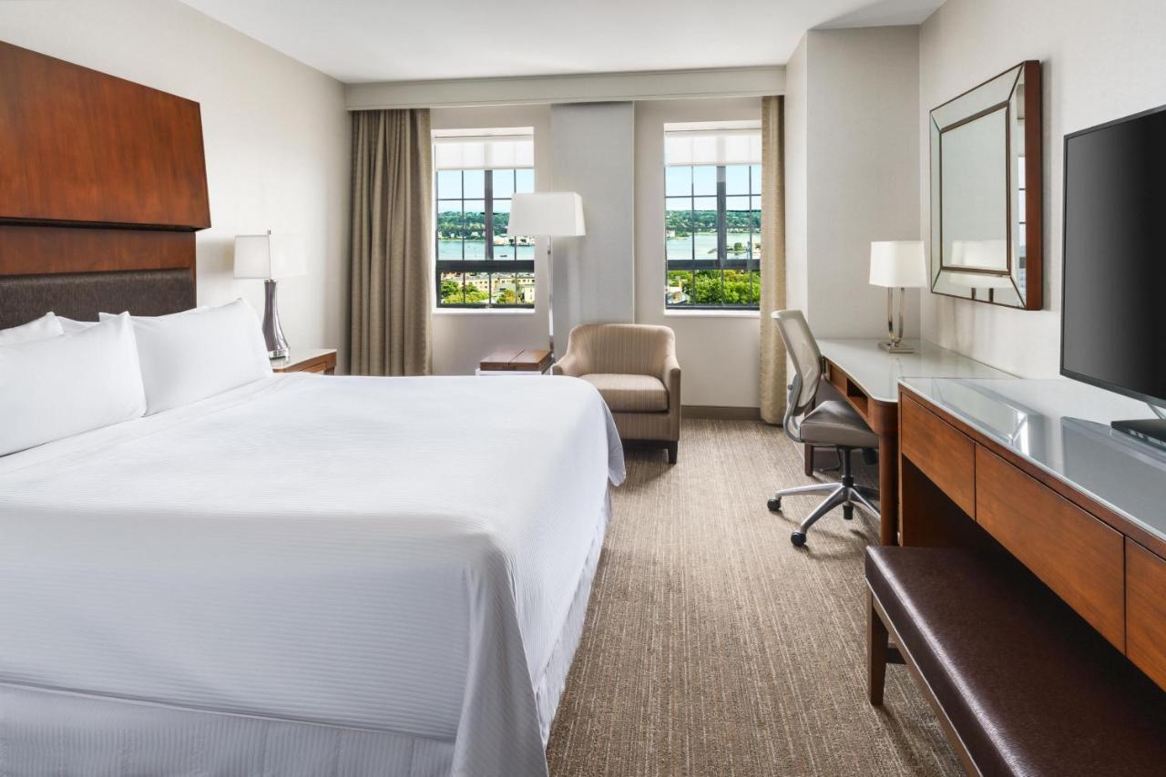 Premium Higher Floor, 1 King, Harbor view