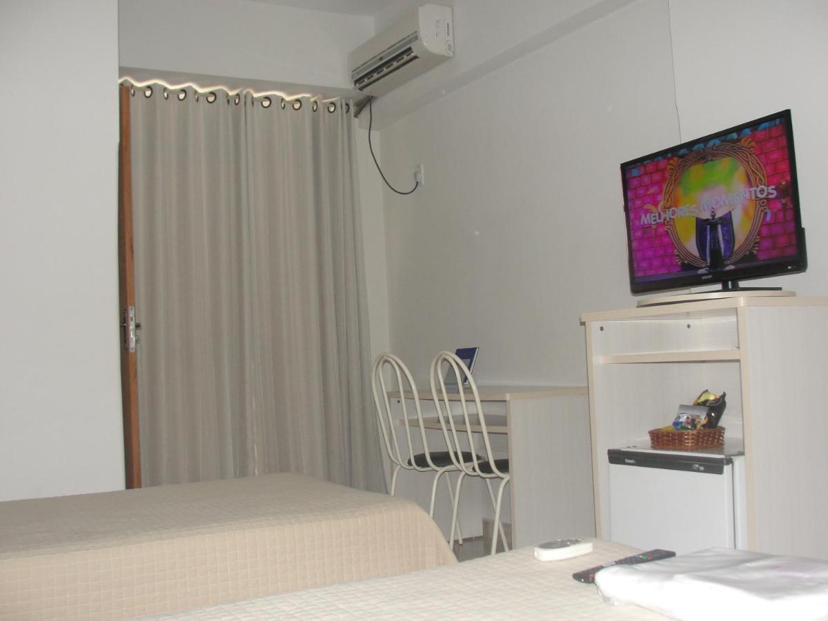 Quarto com 2 Camas de Solteiro e Ar-Condicionado