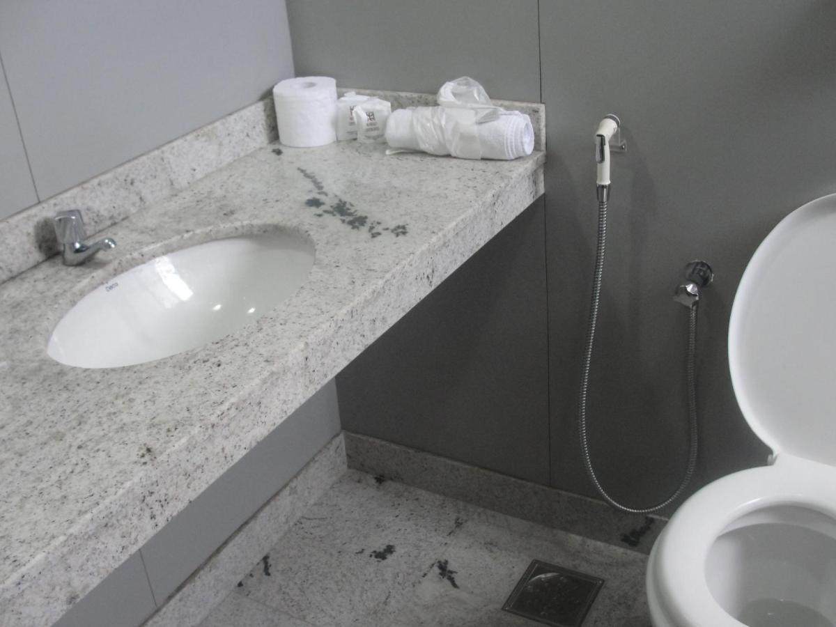 Quarto Duplo com Cama de Casal e Ventilador