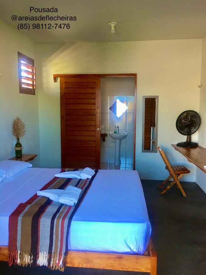 Quarto com Cama Queen-size e Vista da Piscina