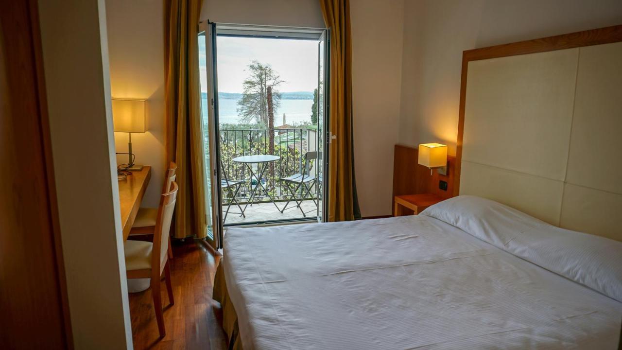 Comfort Double or Twin Room Balcony Partial Lake View,1419885069:JPEG
