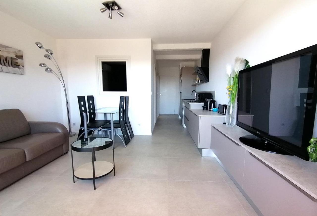 One-Bedroom Riviera Sea View Apartment