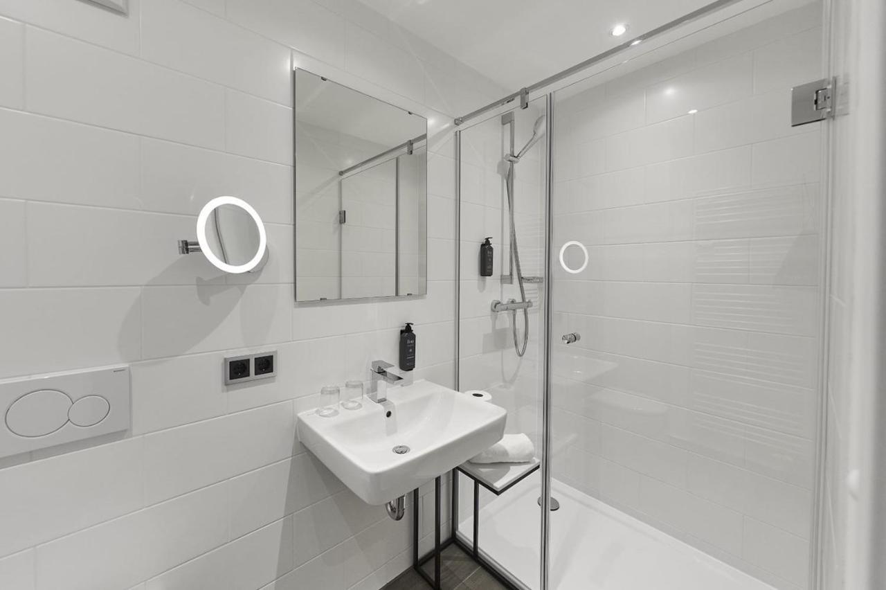 Double Room,1396864706:JPEG