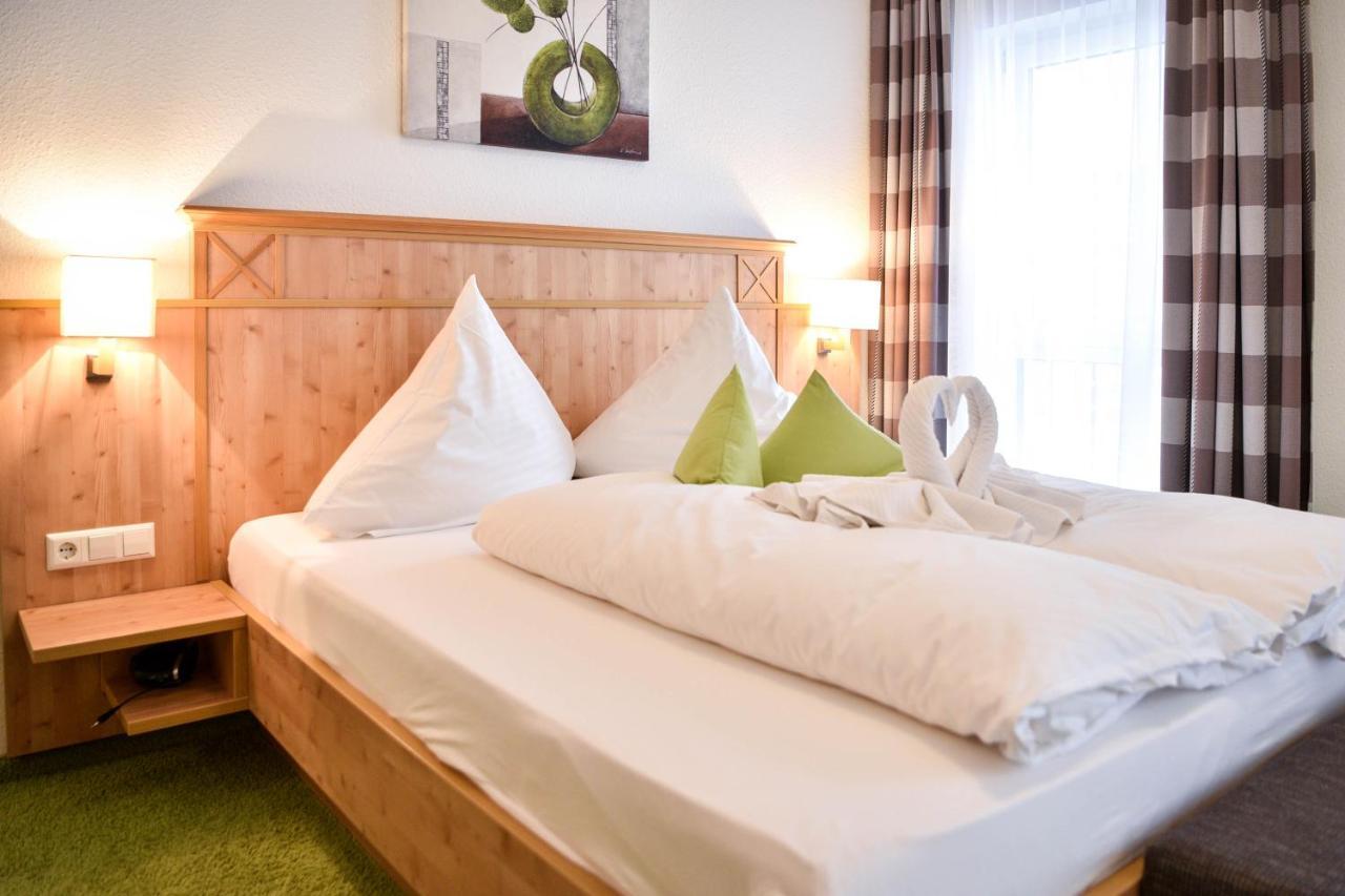 Large Double Room with Balcony,1392488825:JPEG
