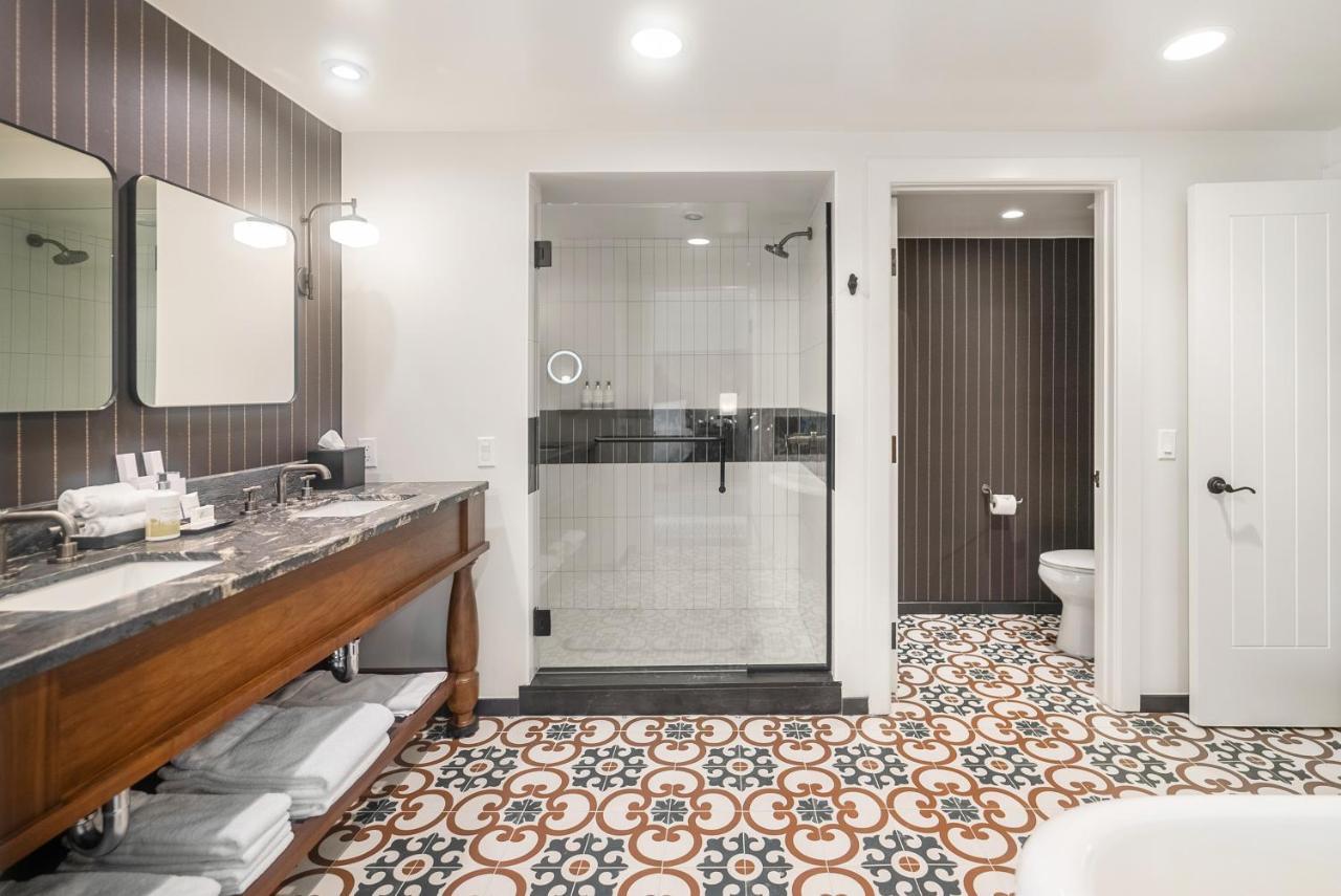 Estate King Suite with Roll-In Shower