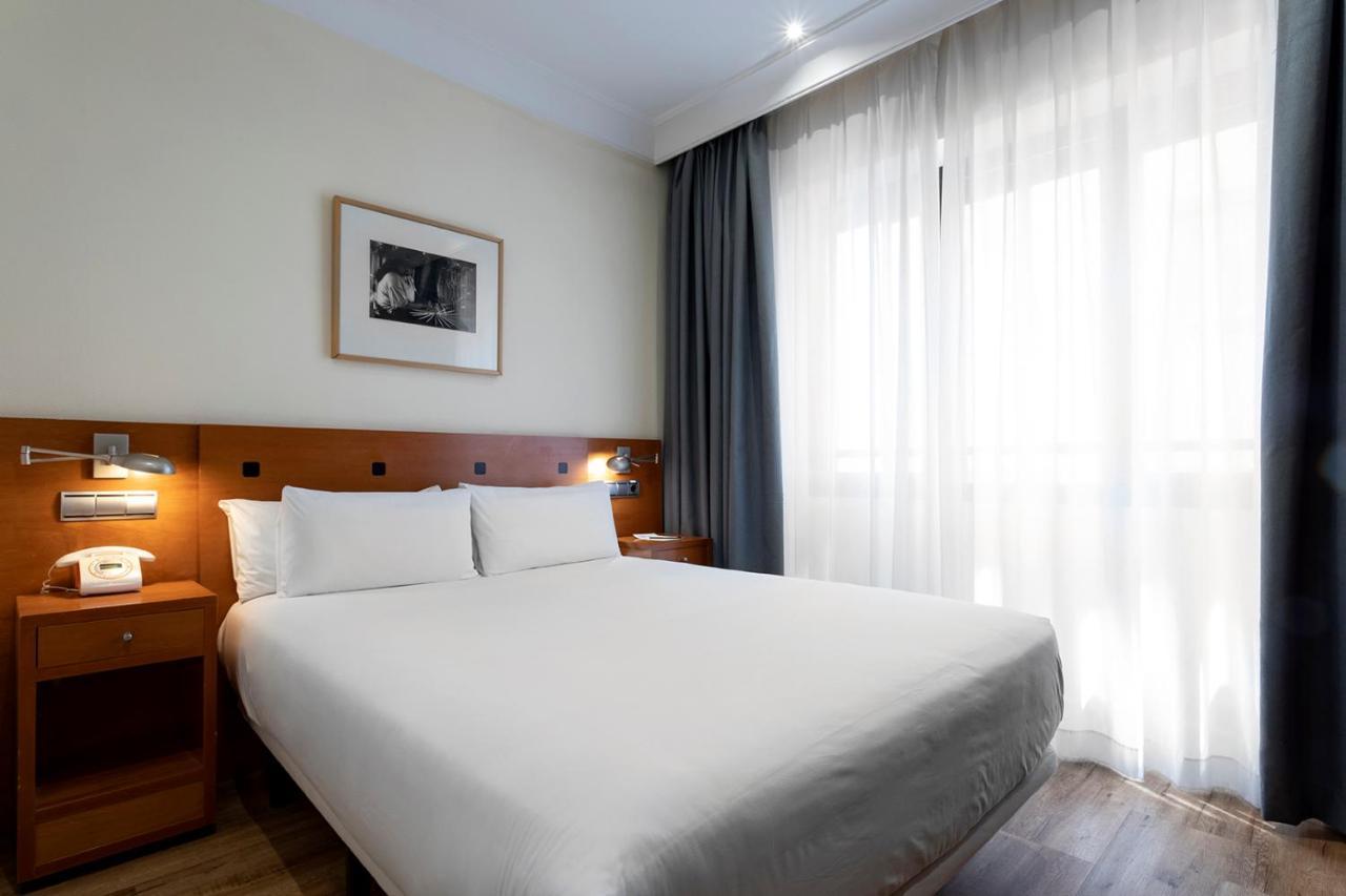 Quarto com Cama de Casal ou 2 de Solteiro (1 a 2 Adultos)