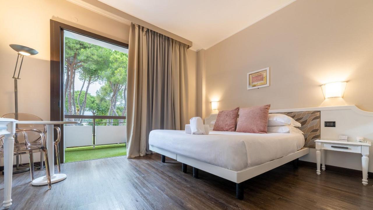 Superior Double Room with Balcony and Spa Access,1392727568:JPEG