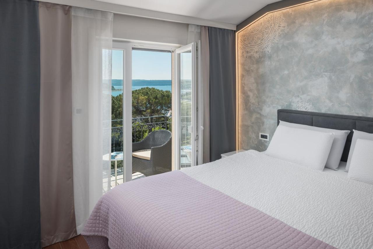 Doppelzimmer mit Balkon und Meerblick