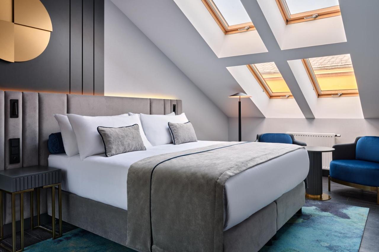 Standard Double Room with City View