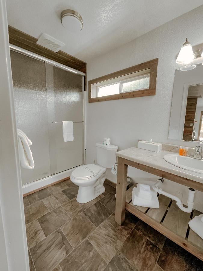 Deluxe Queen Suite