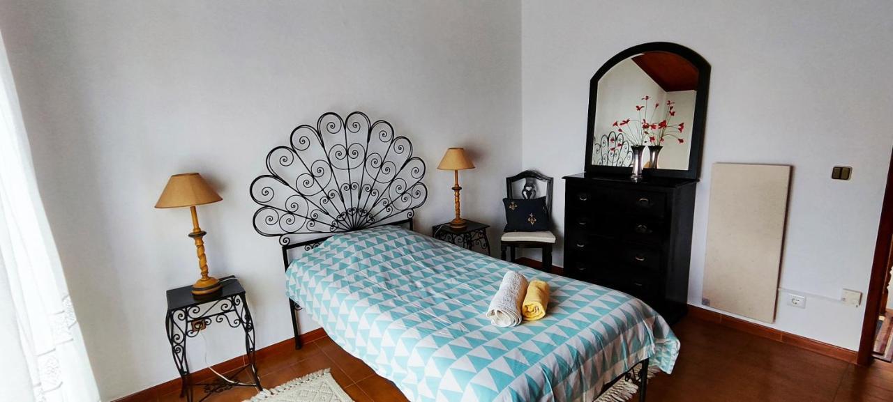 Quarto Individual com Casa de Banho Partilhada