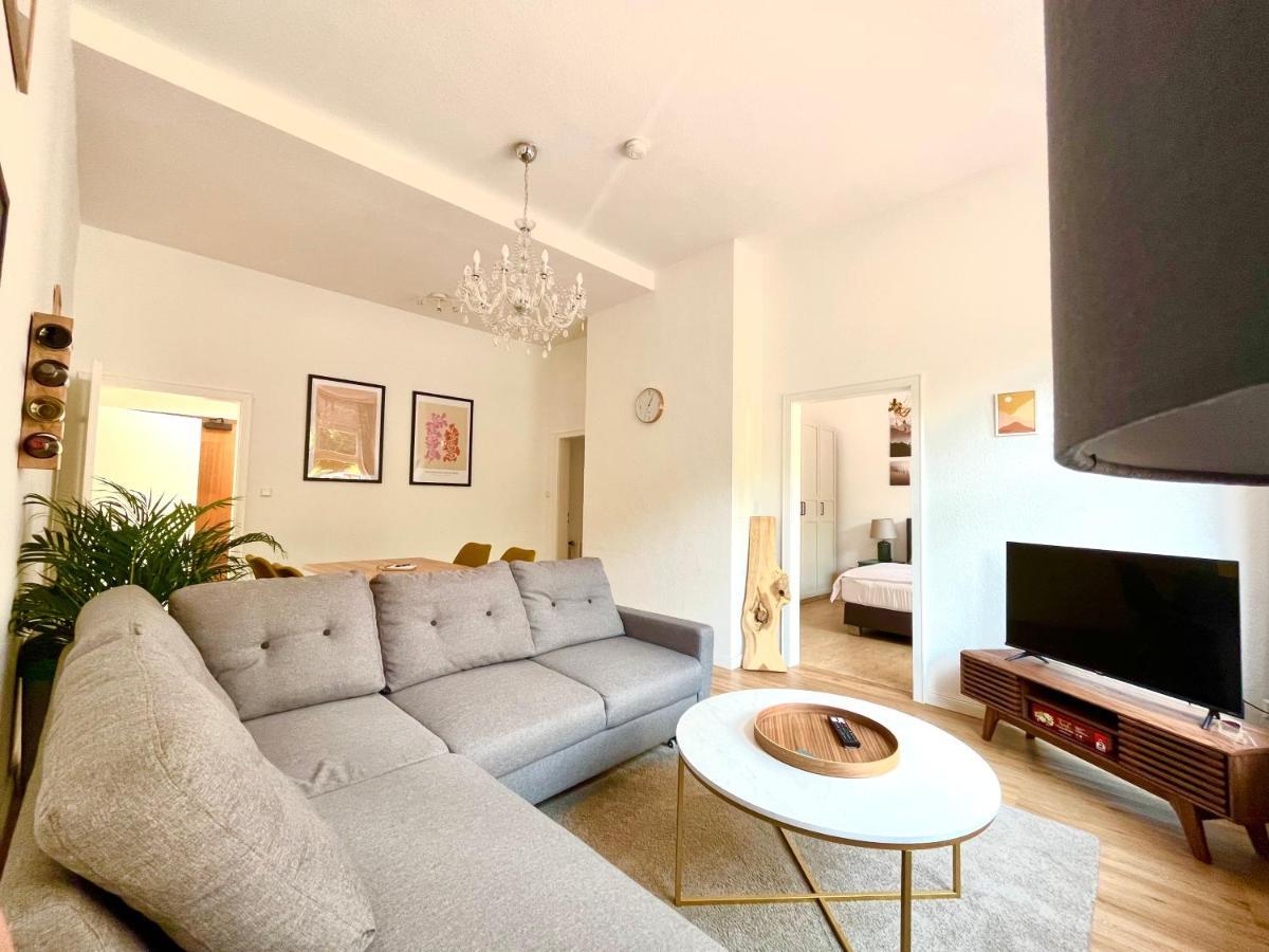 One-Bedroom Apartment,1406976530:JPEG
