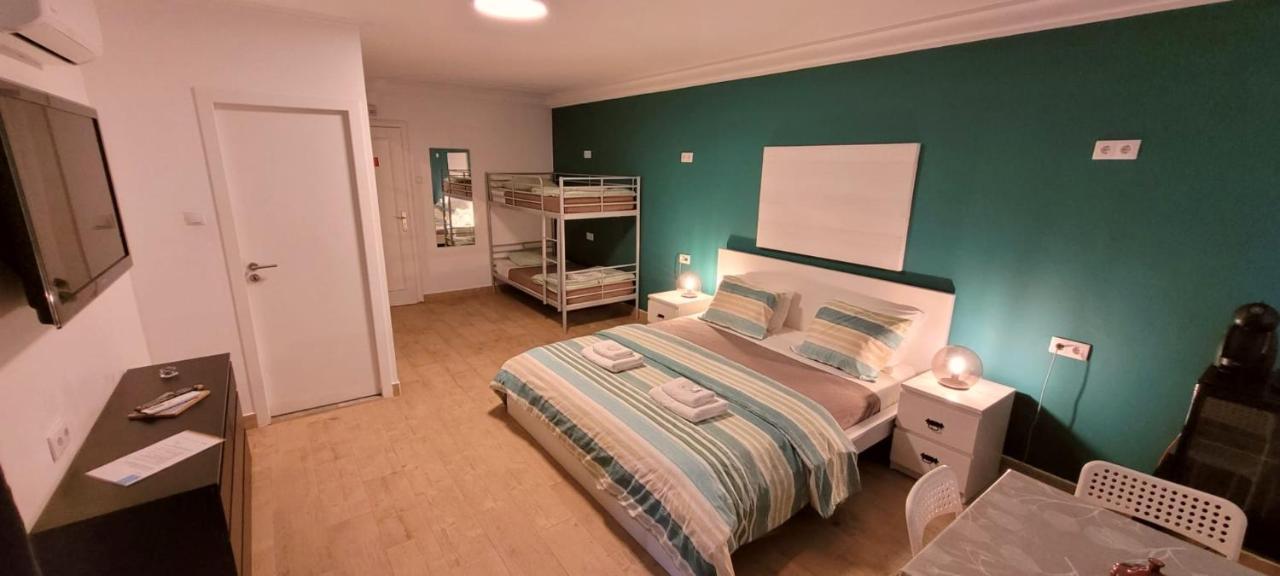 Family Room with Private Bathroom,1414252151:JPEG