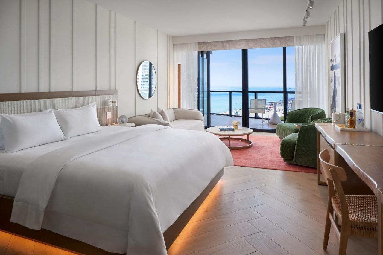 Suite Studio 1 Lit King-Size avec Balcon - Vue sur Océan - 5e-19e Étage