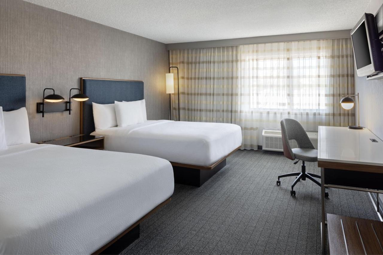 Queen Room Two Queen Beds Bathtub Mobility Access or Hearing Accessible,1416409506:JPEG