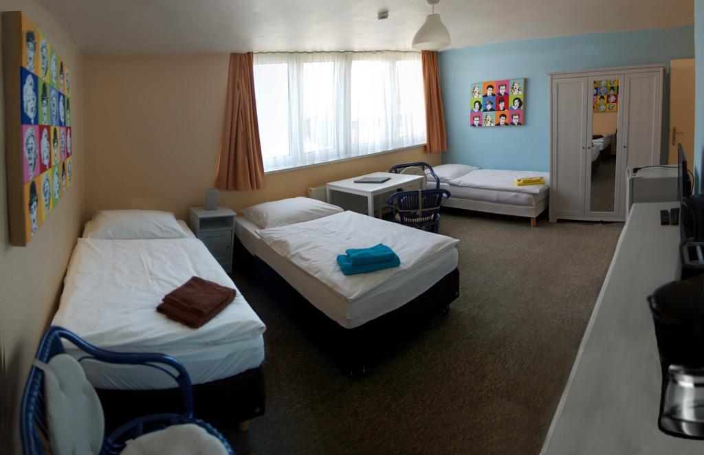 Dreibettzimmer mit Bad