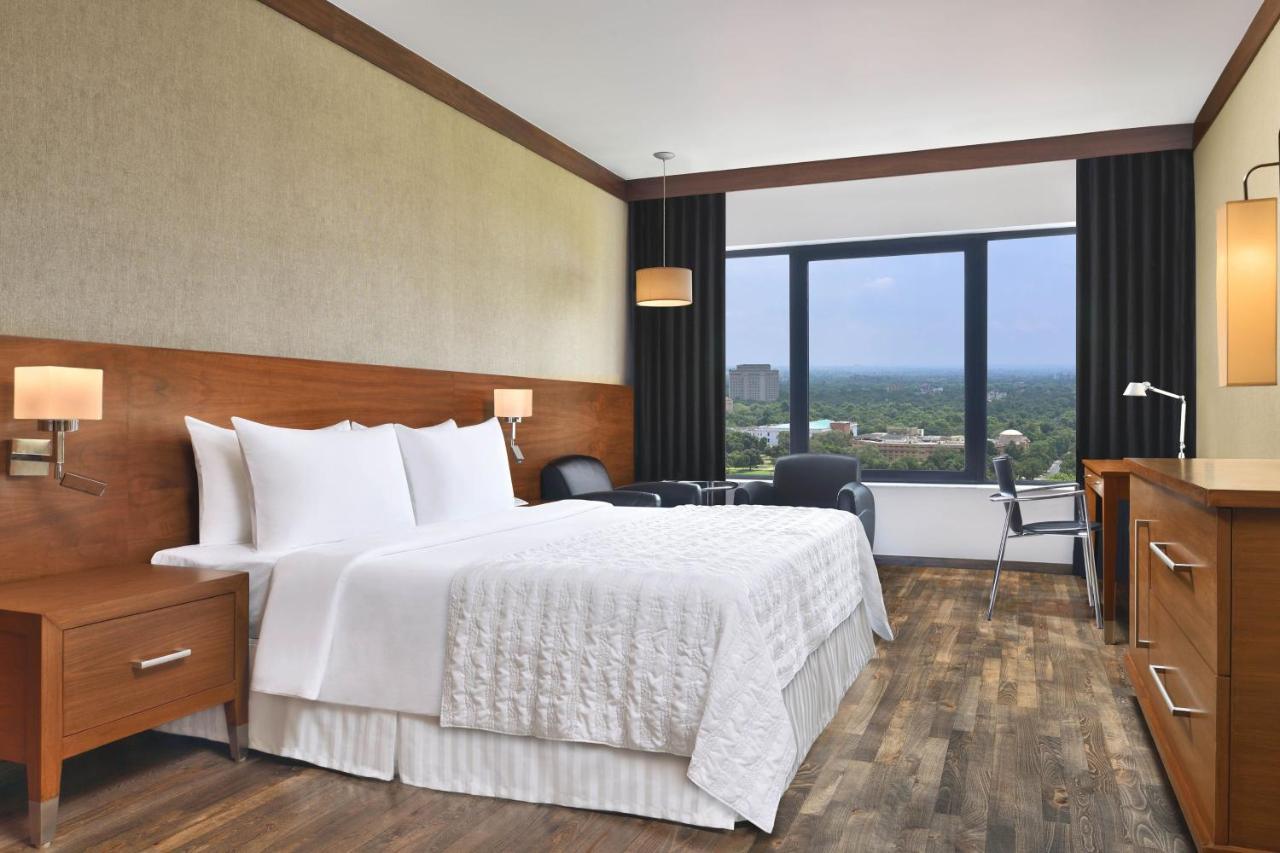 Habitación doble con 1 o 2 camas Club – Transporte desde el aeropuerto, ida y vuelta; acceso al salón club que incluye té de la tarde de 15:00 a 17:00 y happy hour de 18:00 a 20:00.