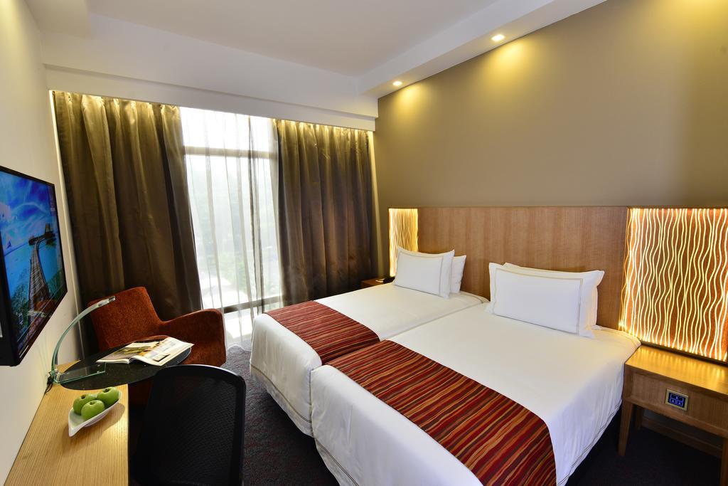 Quarto Deluxe com Cama de Casal ou 2 de Solteiro