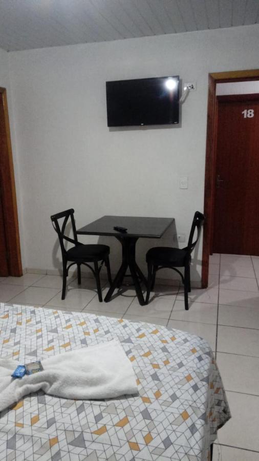 Quarto Grande com Cama de Casal ou 2 de Solteiro