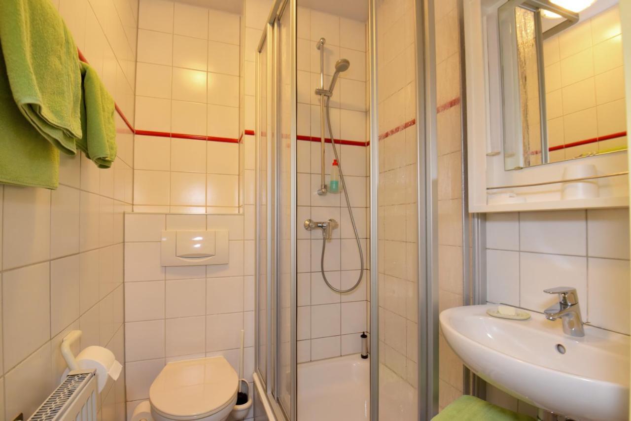 Einzelzimmer mit Dusche