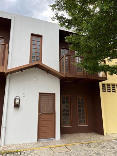 Apartamento com Varanda