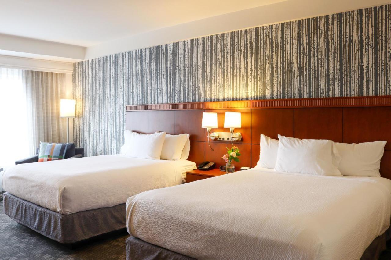 Queen Room with Two Queen Beds and City View,1421153604:JPEG